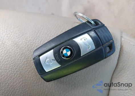 2009 BMW 328I xDrive z USA, uszkodzony, nr VIN WBAUU33569A539709